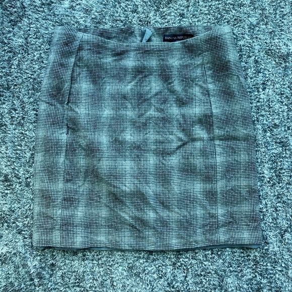 Banana Republic Plaid Skirt - Picture 2 of 5